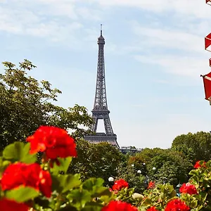Plaza Athenee - Dorchester Collection ***** Paris