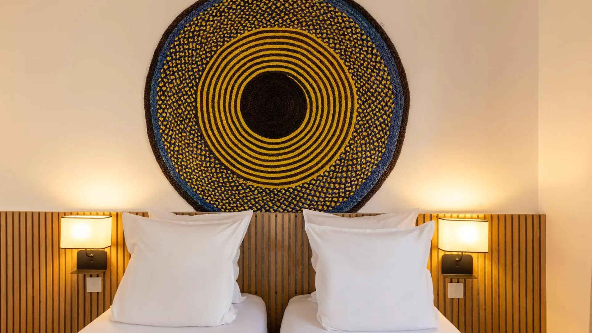 Hotel Victoria Chatelet contacts